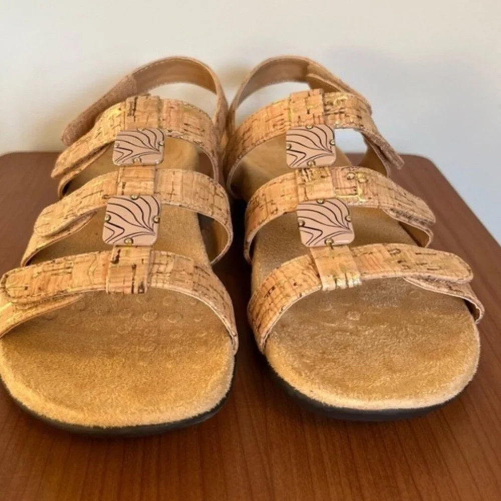 Vionic Amber Natural Cork with Gold Fleck Sandals Sz 8W